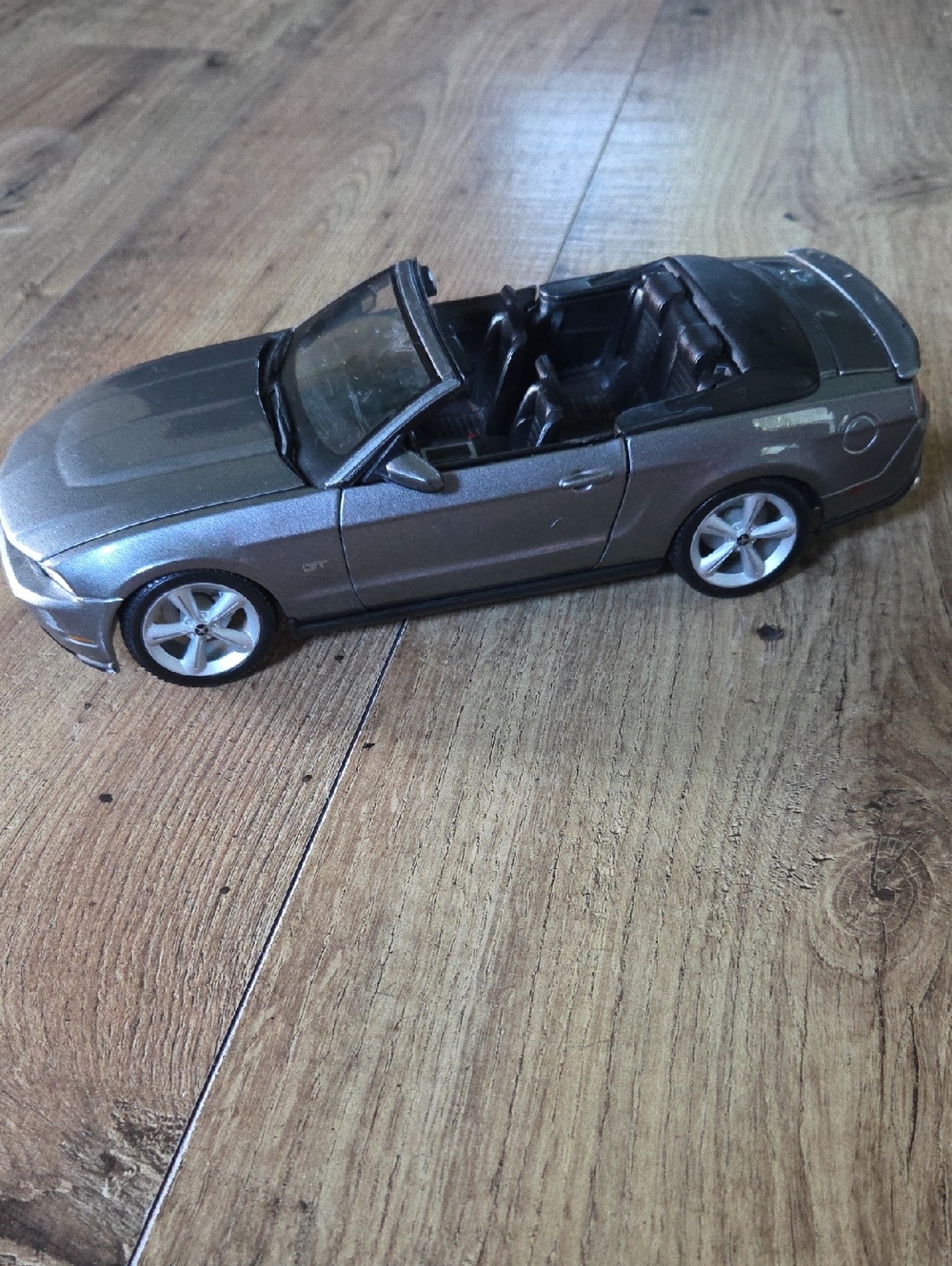 maisto | 2010 Ford Mustang GT 1/18 Scale Model Car